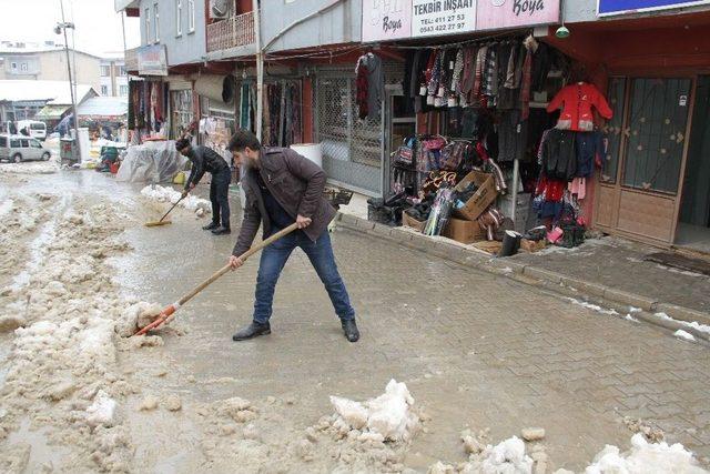 Şemdinli’de Kar Yağışı