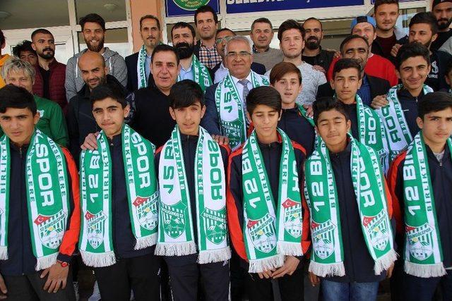 Futbolcular, Başkan Barakazi’yle Bir Araya Geldi
