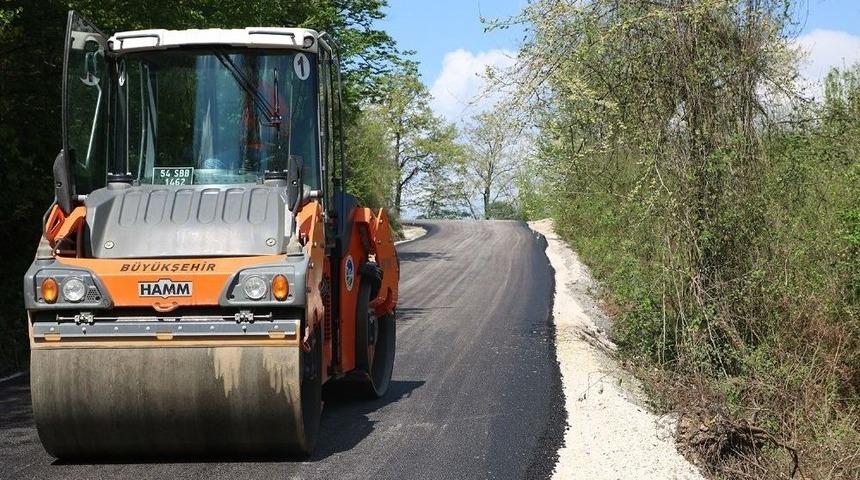 Arifiye&rsquo;de 2 Mahalle Daha Sıcak Asfalta Kavuştu