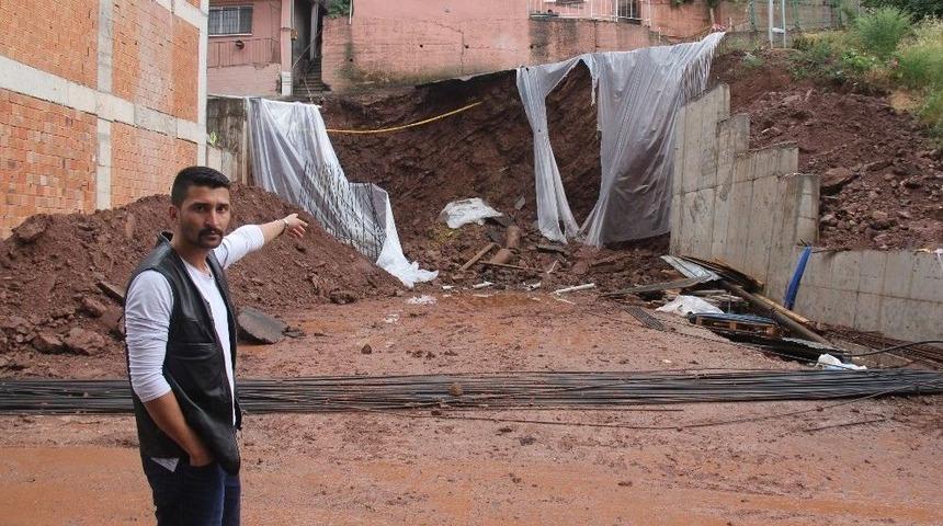 İnşaat Sırasında Yol &Ccedil;&ouml;kt&uuml;, 5 Bina Tahliye Edildi