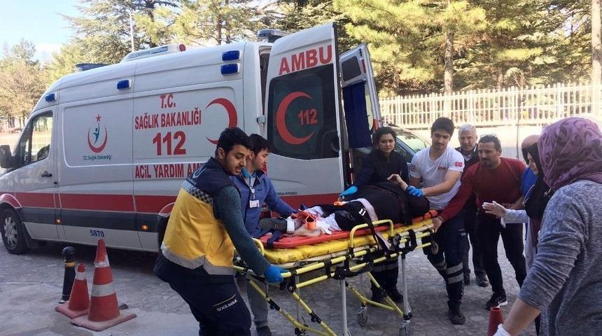 Tırın Altında Kalan Yaşlı Kadının Bacağı Koptu