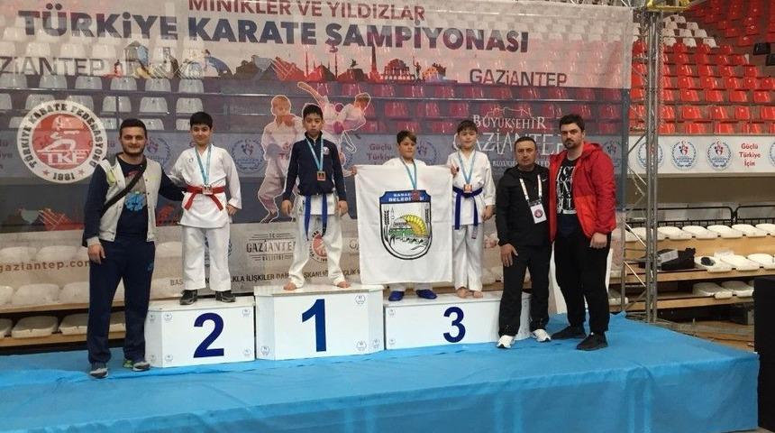 İhlas Koleji&rsquo;nden T&uuml;rkiye Şampiyonası&rsquo;nda &Uuml;&ccedil; Madalya