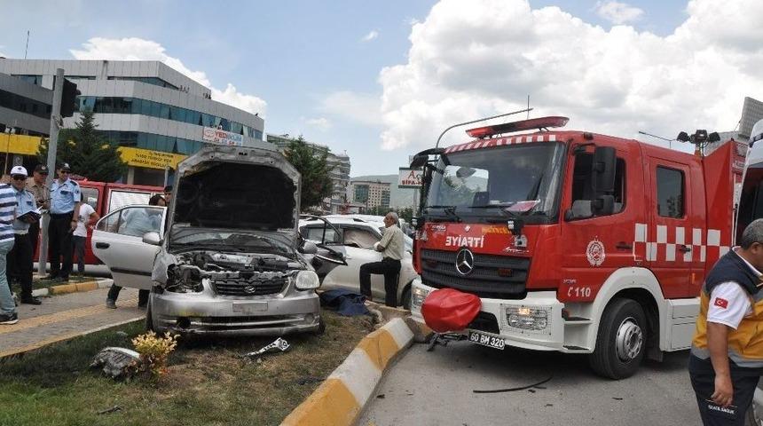 Tokat&rsquo;ta Kavşakta Ciple Otomobil &Ccedil;arpıştı: 1 &Ouml;l&uuml;, 5 Yaralı