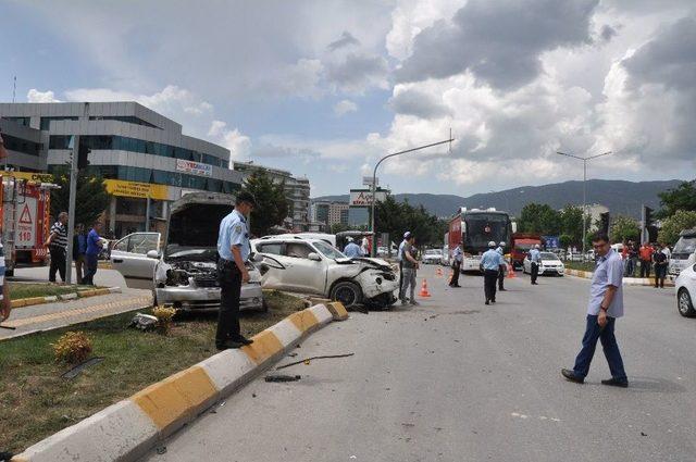Tokat’ta Kavşakta Ciple Otomobil Çarpıştı: 1 Ölü, 5 Yaralı