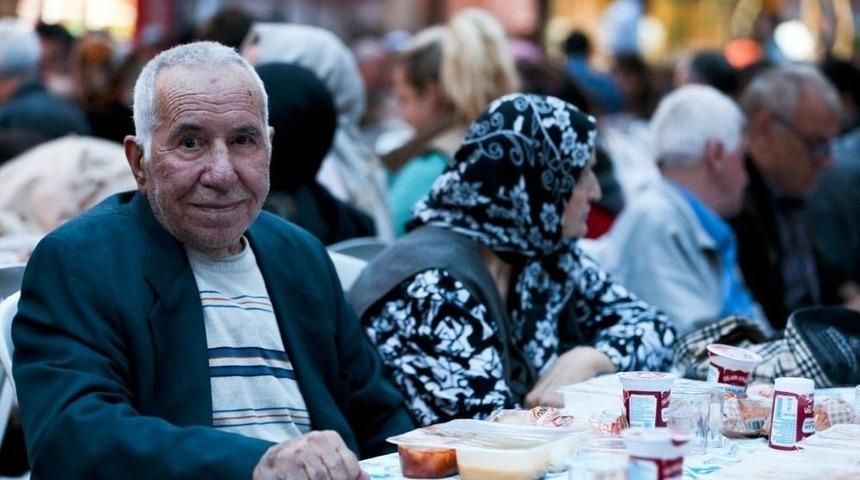 Sevgi Sofraları Maltepe&rsquo;nin Her K&ouml;şesinde