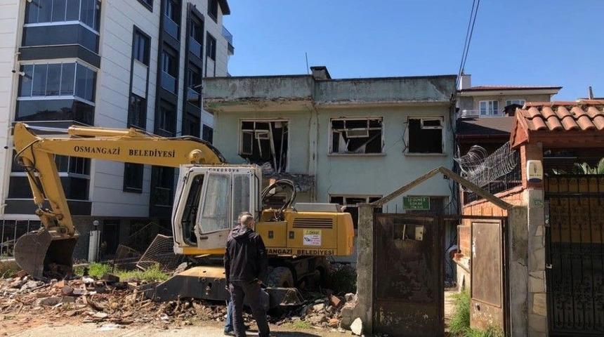 Osmangazi&rsquo;de Metruk Binalar Yıkılıyor