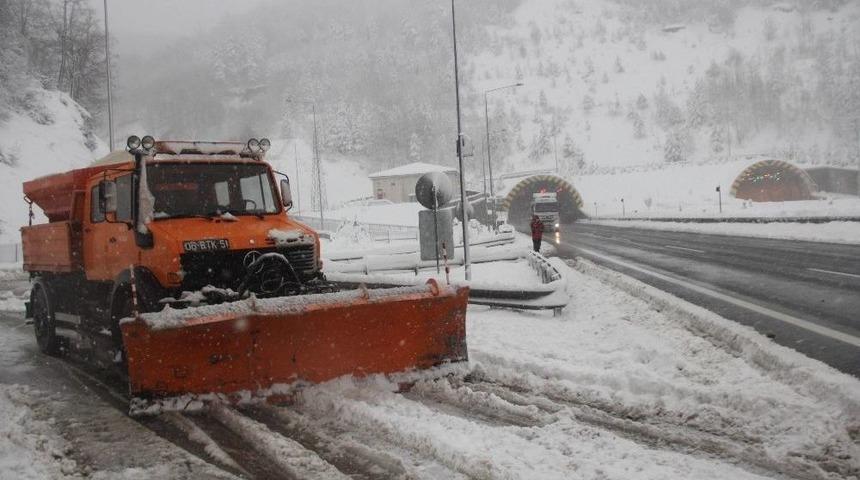 Karla M&uuml;cadelede 24 Saat Mesai