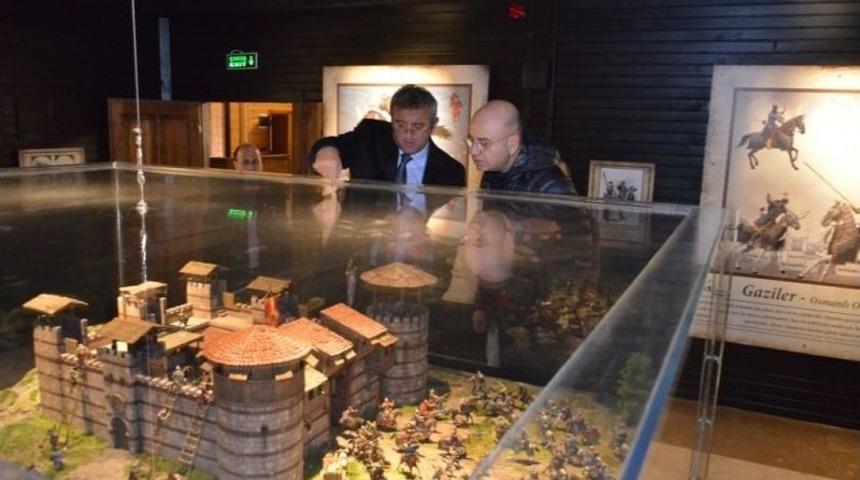 Başkan Saraoğlu, Gediz Gen&ccedil;lik Ve K&uuml;lt&uuml;r Merkezi&rsquo;ni Tanıttı