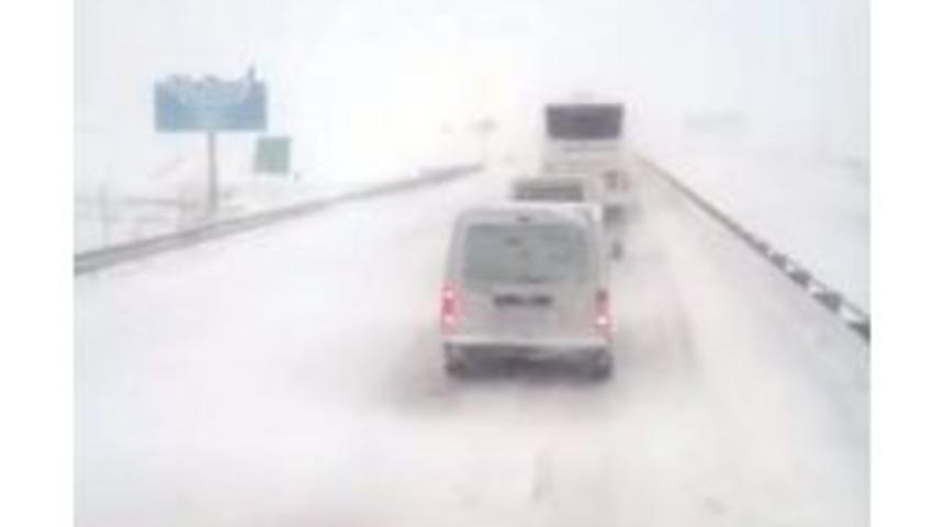 Doğu&rsquo;da 650 K&ouml;y Ve Mahalle Yolu Kar Nedeniyle Kapandı