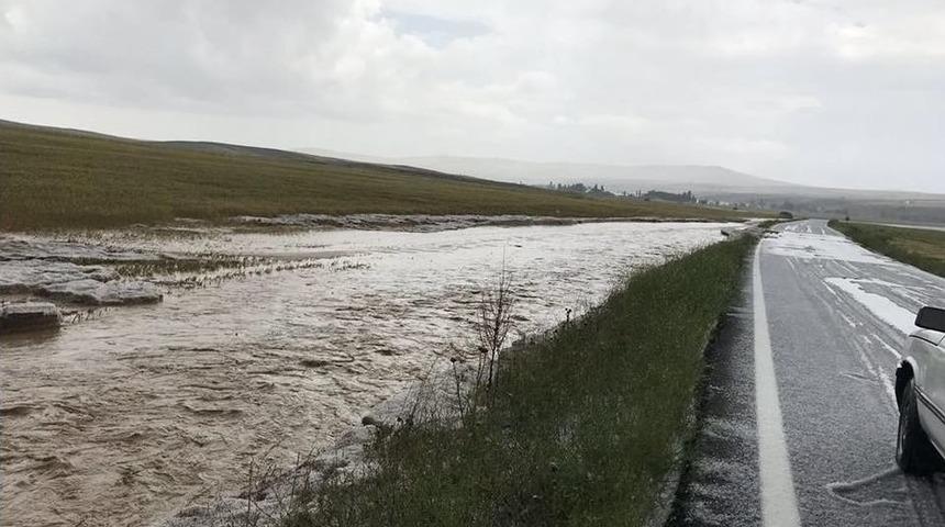 Polatlı’da Dolu Ve Sel Ekinlere Zarar Verdi