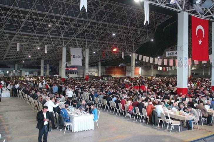 Kale Ailesinden 18 Bin Kişilik İftar Yemeği G1