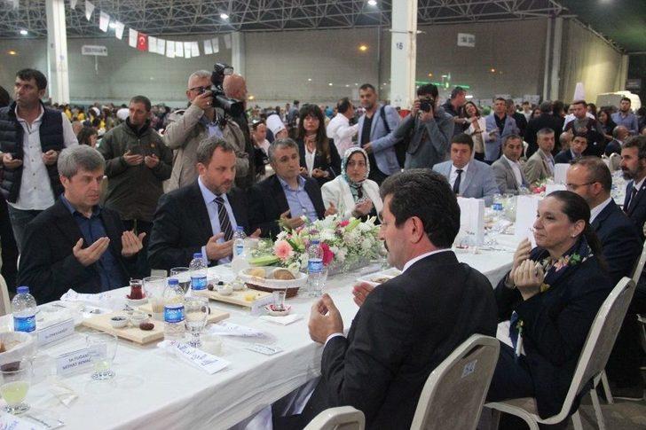 Kale Ailesinden 18 Bin Kişilik İftar Yemeği G2