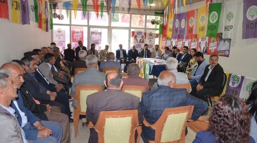 Hdp Hakkari Adayları Yüksekova’da Seçim Bürosunu Ziyaret Etti