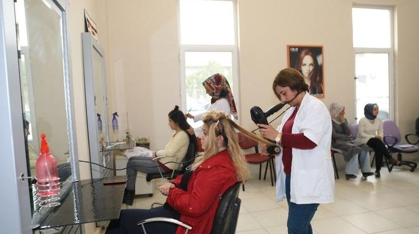 Kuaf&ouml;rl&uuml;k Kursu Eğitimleri Devam Ediyor