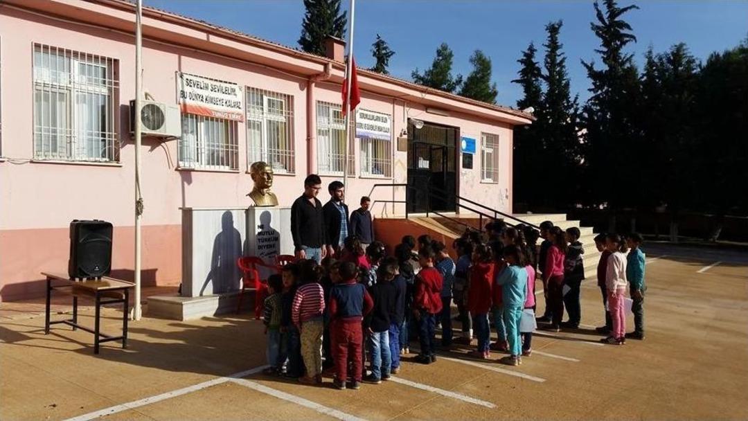 &Ouml;ğrencilerden Yaşlılara Ziyaret