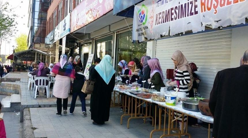 Diyarbakır&rsquo;da Yetim Ve Kimsesiz &Ccedil;ocuklar Yararına Kermes A&ccedil;ıldı