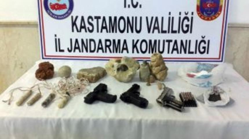 Evinde Patlayıcılarla Yakalanan Tarihi Eser Kaçakçısı Gözaltına Alındı