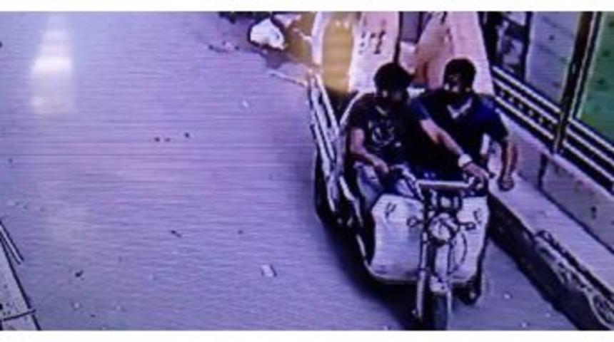 Furkan Vakfı&rsquo;ndaki Hırsızlık G&uuml;venlik Kamerasında