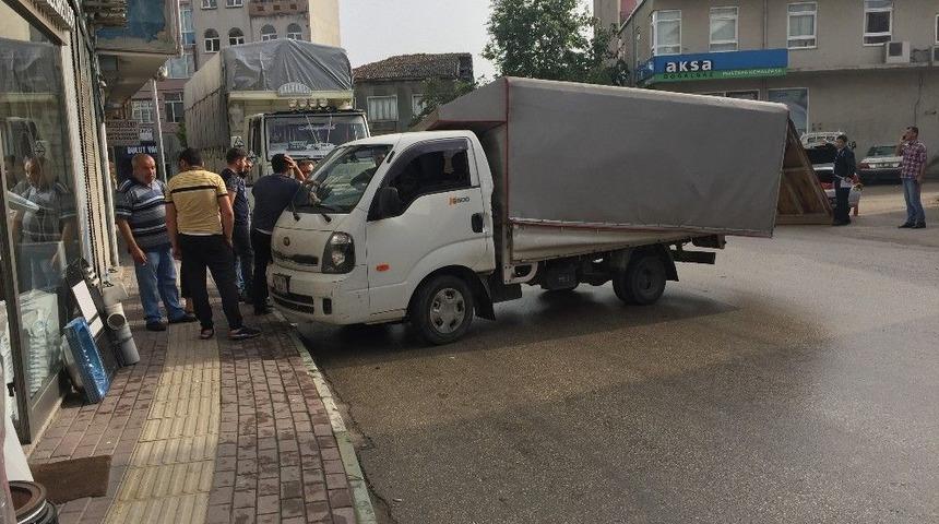 G&ouml;r&uuml;nmez Kazada Kolunu Kaybetti