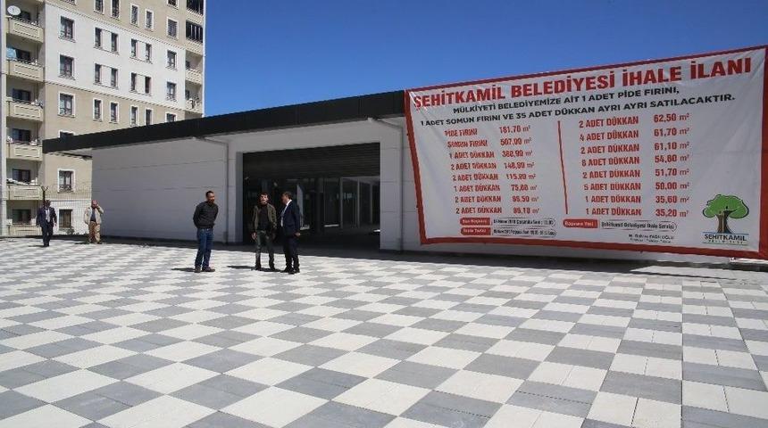 Fadıloğlu Yapımı Tamamlanan Ticaret Merkezini İnceledi