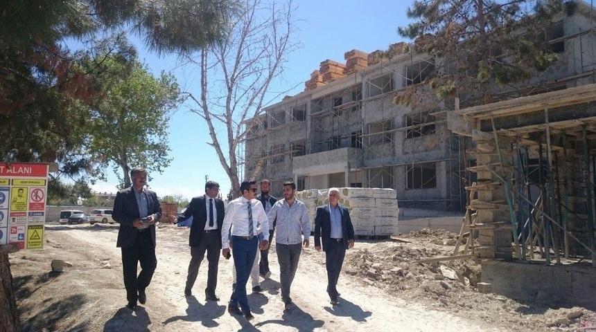 Kaymakam Sezik Okul İnşaatlarında İncelemelerde Bulundu