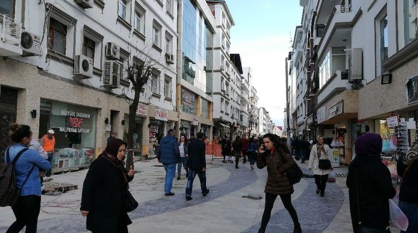 S&uuml;leyman Felek Caddesi&rsquo;nde İnsan Seli