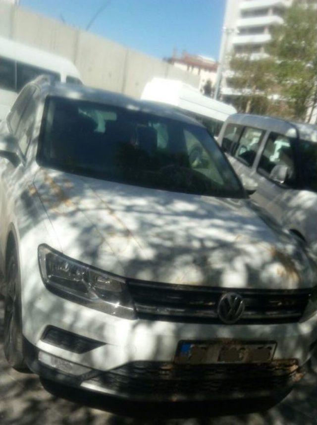 L&uuml;ks Ara&ccedil; &Ccedil;alan 4 Kişilik &Ccedil;ete &Ccedil;&ouml;kertildi 1