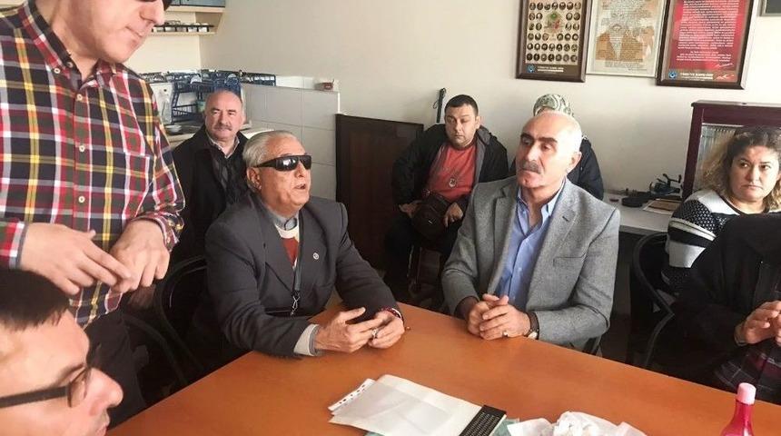 G&ouml;rme Engellilere Baston Ve Konuşan Saat