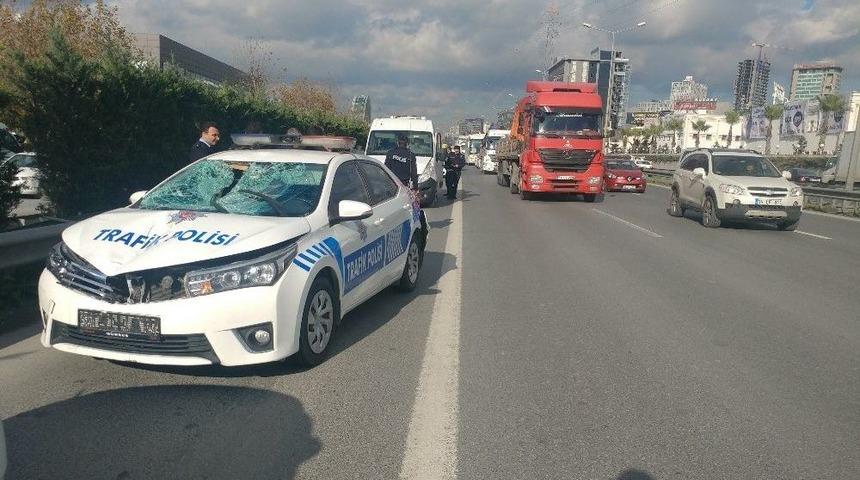 (&ouml;zel) Basın Ekspres Yolunda Trafik Polisi, Yolun Karşısına Ge&ccedil;en Suriyeliye &Ccedil;arptı