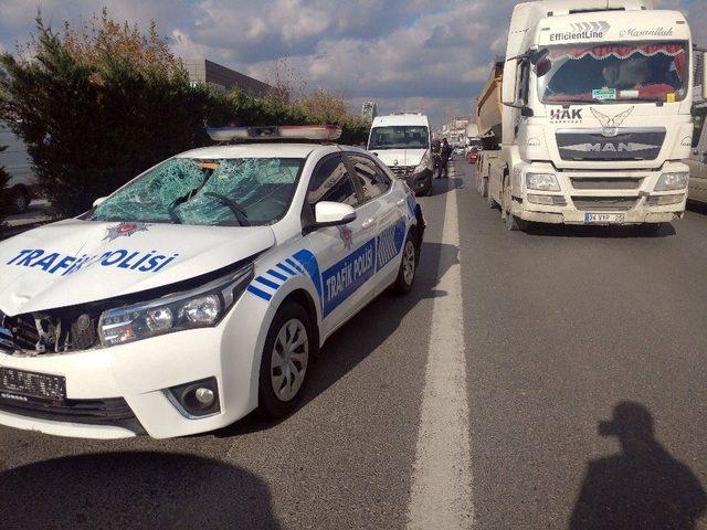 (&ouml;zel) Basın Ekspres Yolunda Trafik Polisi, Yolun Karşısına Ge&ccedil;en Suriyeliye &Ccedil;arptı 1