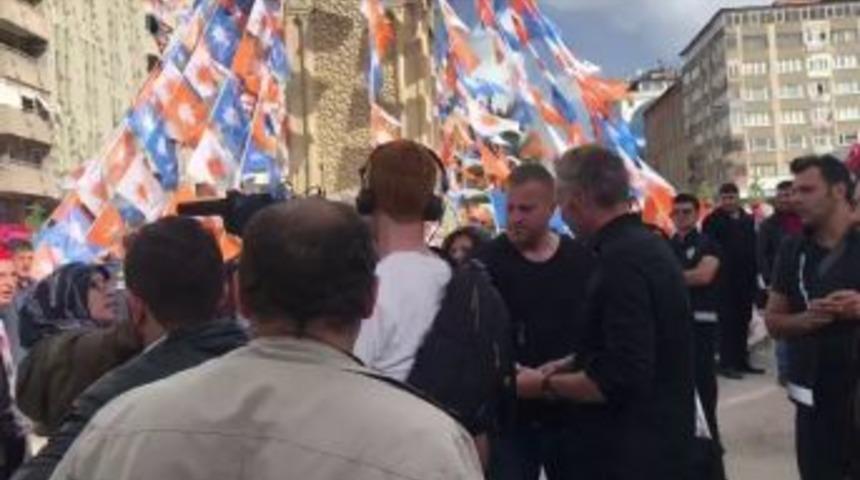 Erzurumlular Ters Soru Soran Yabancı Gazetecilere Tepki G&ouml;sterdi