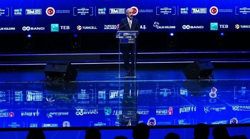 Gen&ccedil; Mucitler Bakan Elvan&rsquo;ın Elinden &Ouml;d&uuml;llerini Aldılar