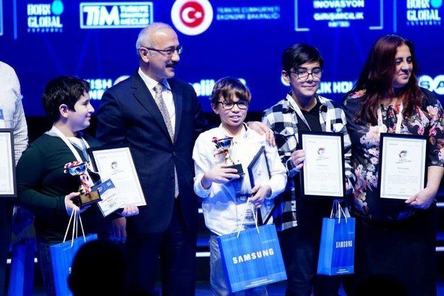 Genç Mucitler Bakan Elvan’ın Elinden Ödüllerini Aldılar
