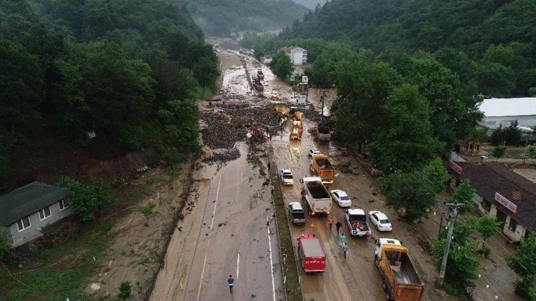 Bursa - Orhaneli Yolu Tekrar Oluşan Heyelan Nedeniyle Trafiğe A&ccedil;ılamadı