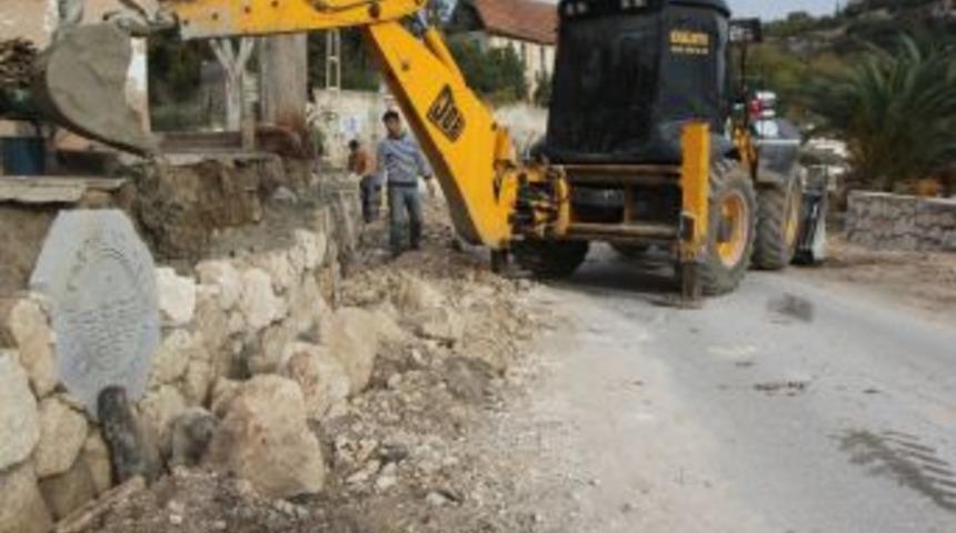 Toroslar&rsquo;da Taş Duvar &Ccedil;alışması