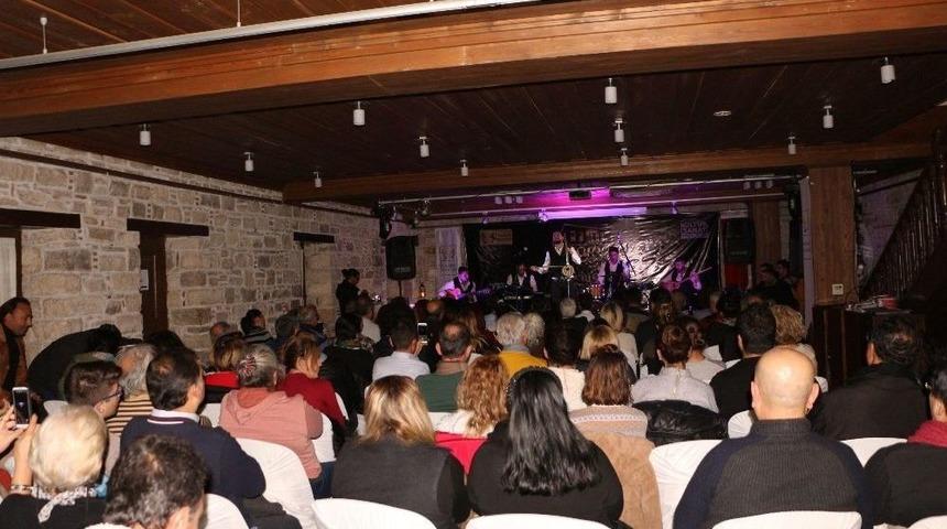 Kuşadası&rsquo;nda Kemane Konseri