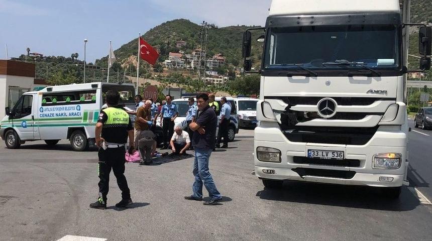 Kamyonunun Altında Kalan Gen&ccedil; Hayatını Kaybetti