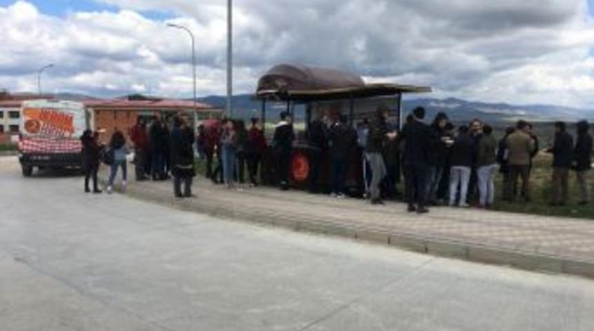 Kastamonu Belediyesi, &Uuml;niversite &Ouml;ğrencilerine Pilav Dağıttı