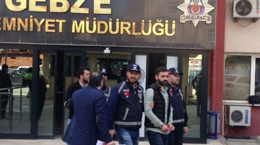 Annesine K&uuml;f&uuml;r Edenleri Kuru Sıkı Tabanca İle Korkutmak İsterken Sırtından Vurularak &Ouml;ld&uuml;r&uuml;ld&uuml;