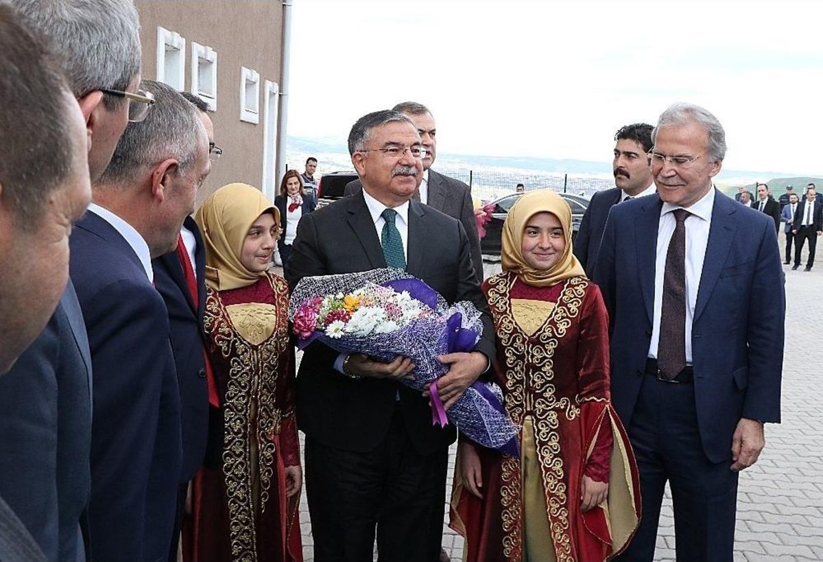 Milli Eğitim Bakanı İsmet Yılmaz Karab&uuml;k&rsquo;te