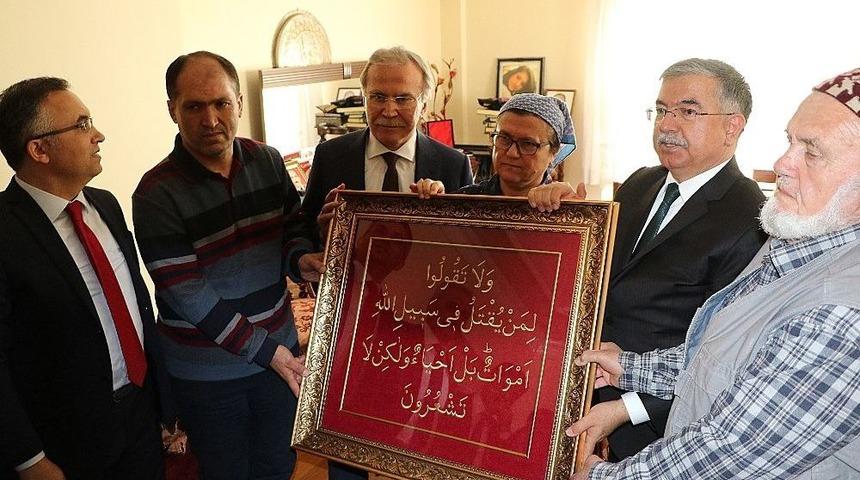 Bakan İsmet Yılmaz&rsquo;dan Ayb&uuml;ke &Ouml;ğretmenin Ailesine Ziyaret
