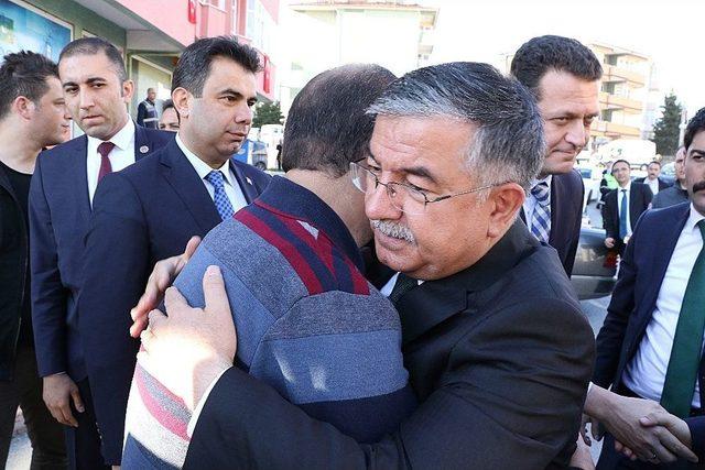 Bakan İsmet Yılmaz&rsquo;dan Ayb&uuml;ke &Ouml;ğretmenin Ailesine Ziyaret 1