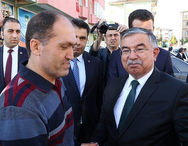 Bakan İsmet Yılmaz&rsquo;dan Ayb&uuml;ke &Ouml;ğretmenin Ailesine Ziyaret 2