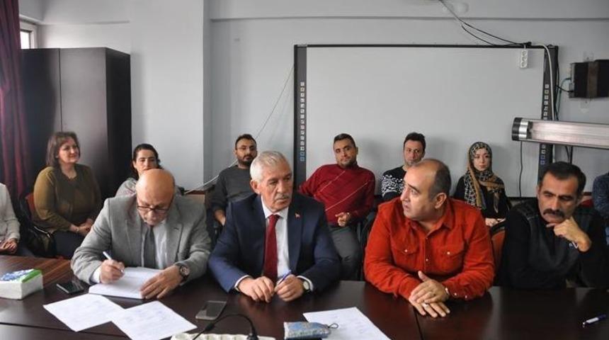 İl Milli Eğitim M&uuml;d&uuml;r&uuml; Osman Elmalı Kitap Yazım Komisyonları İle Toplantı Yaptı