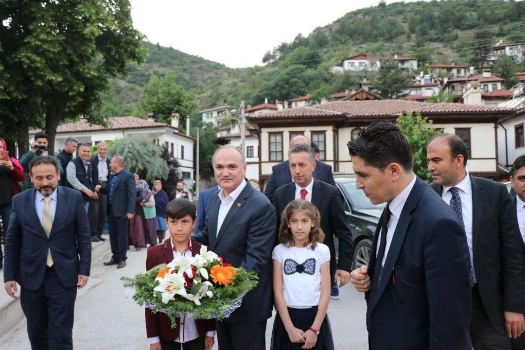 Bakan &Ouml;zl&uuml;, Akşemseddin Hz. Anma Etkinliklerine Katıldı