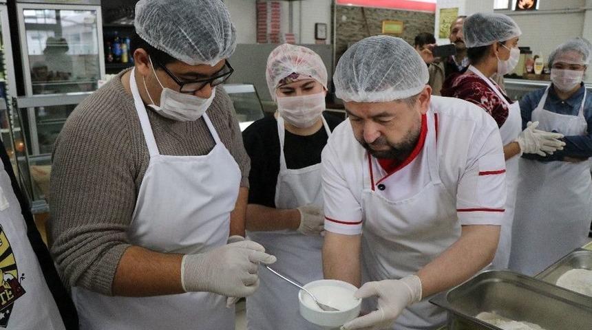Engelli &Ouml;ğrenciler Hamur Yoğurdu, Pide Yaptı