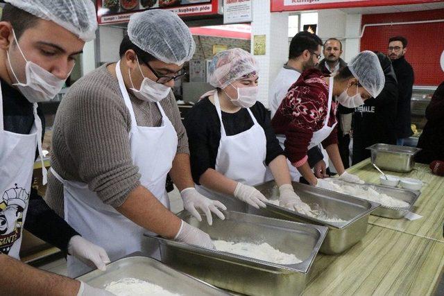 Engelli Öğrenciler Hamur Yoğurdu, Pide Yaptı