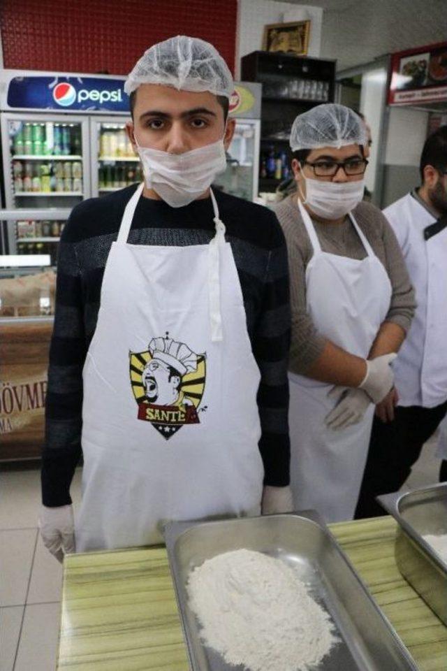 Engelli Öğrenciler Hamur Yoğurdu, Pide Yaptı