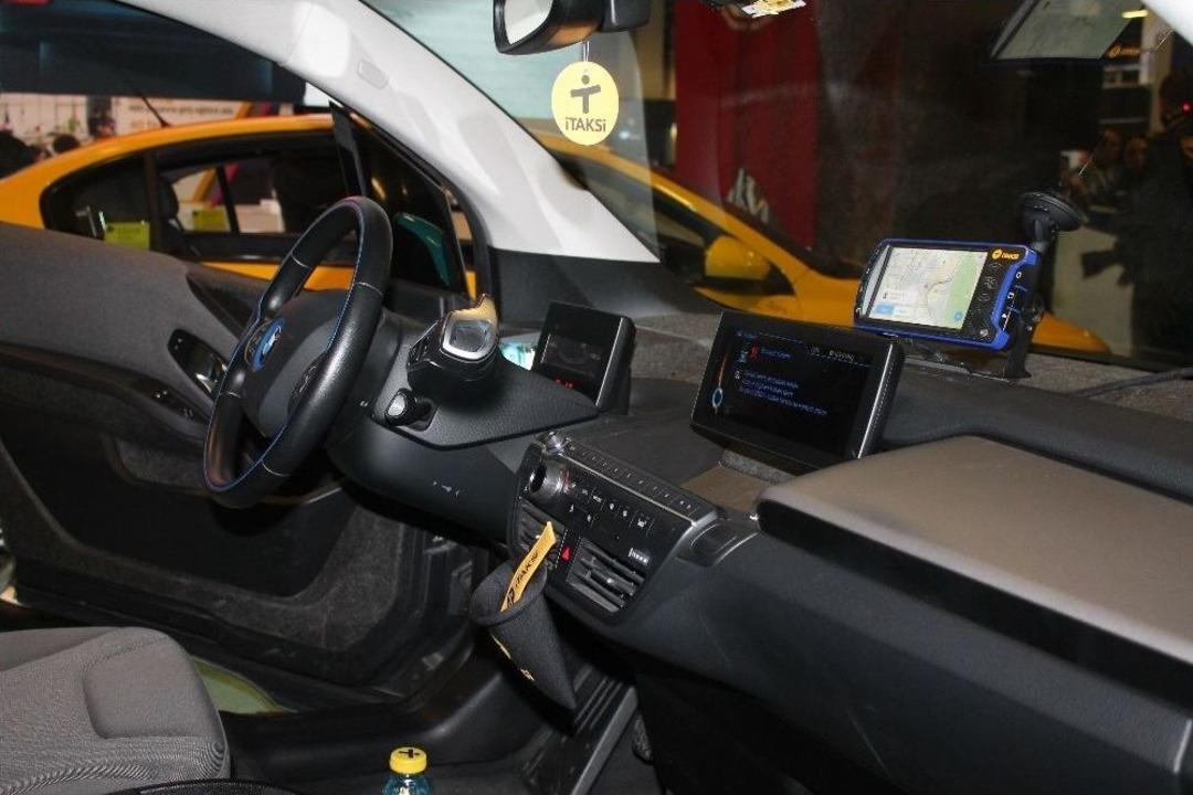 İbb Başkanı Mevl&uuml;t Uysal &lsquo;itaksi&rsquo; Uygulamasını Tanıttı