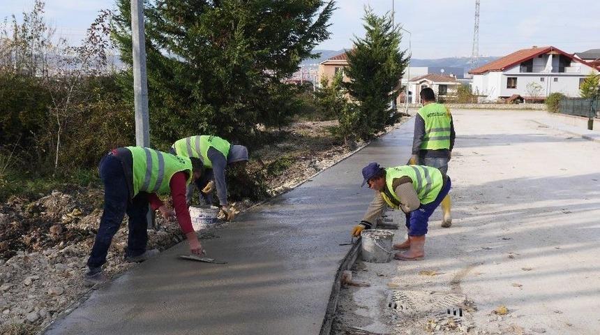 Başiskele&rsquo;de Yayalar İ&ccedil;in Kaldırım Yapılıyor